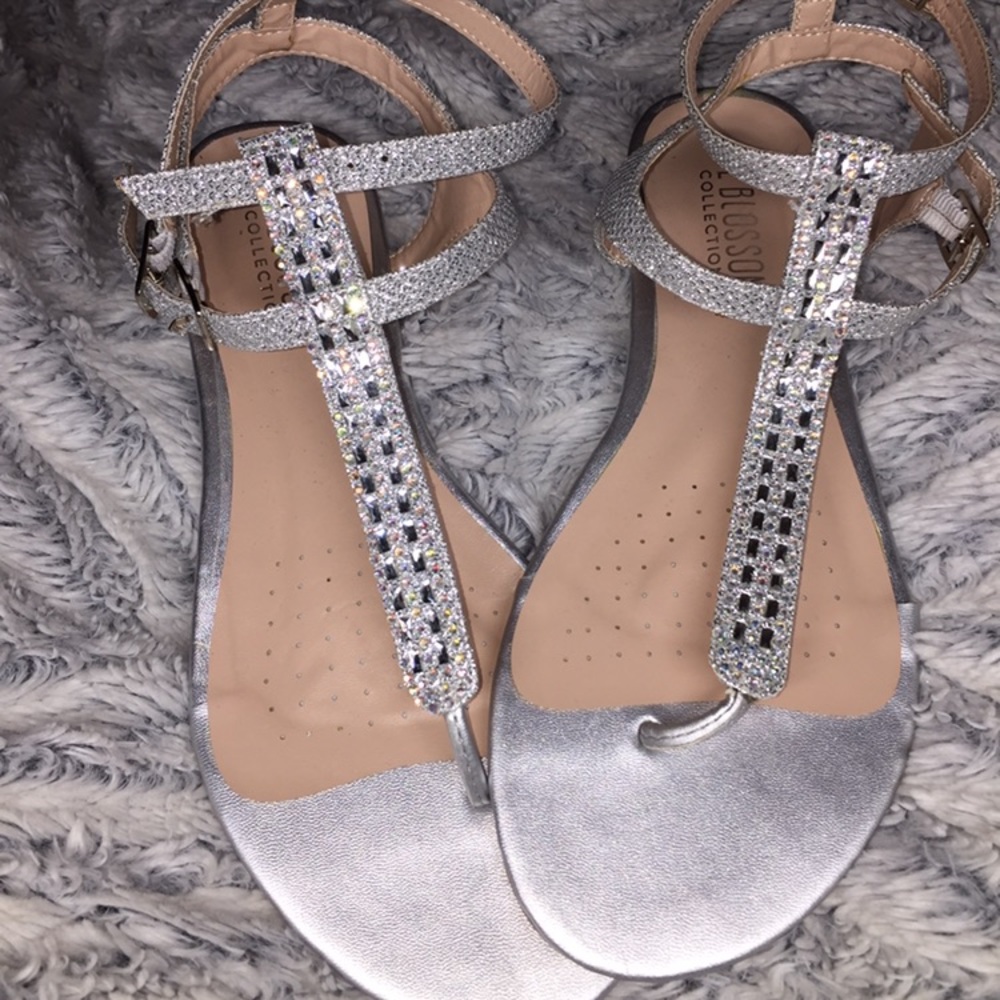 Thong sandals